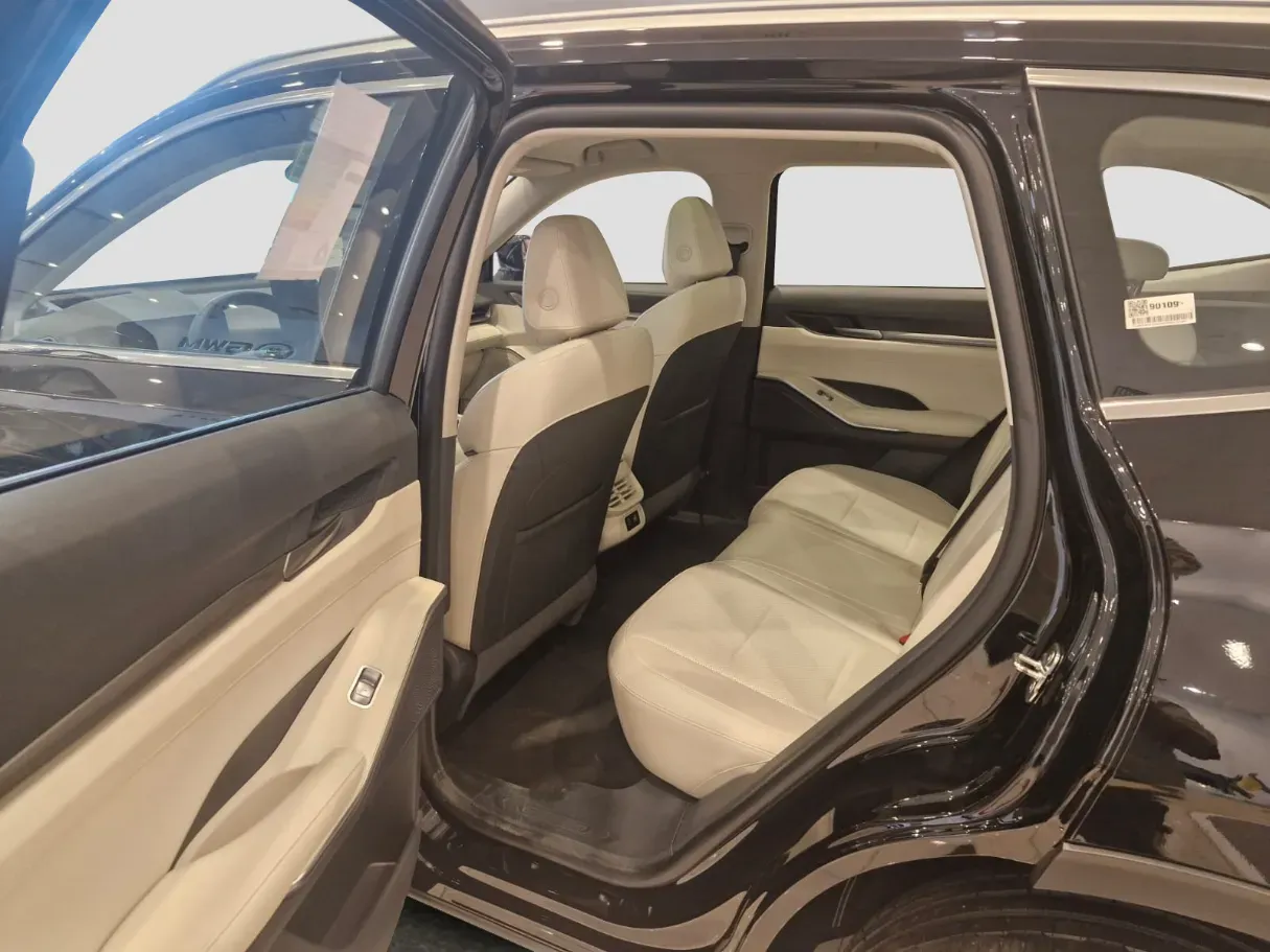 Car image 6