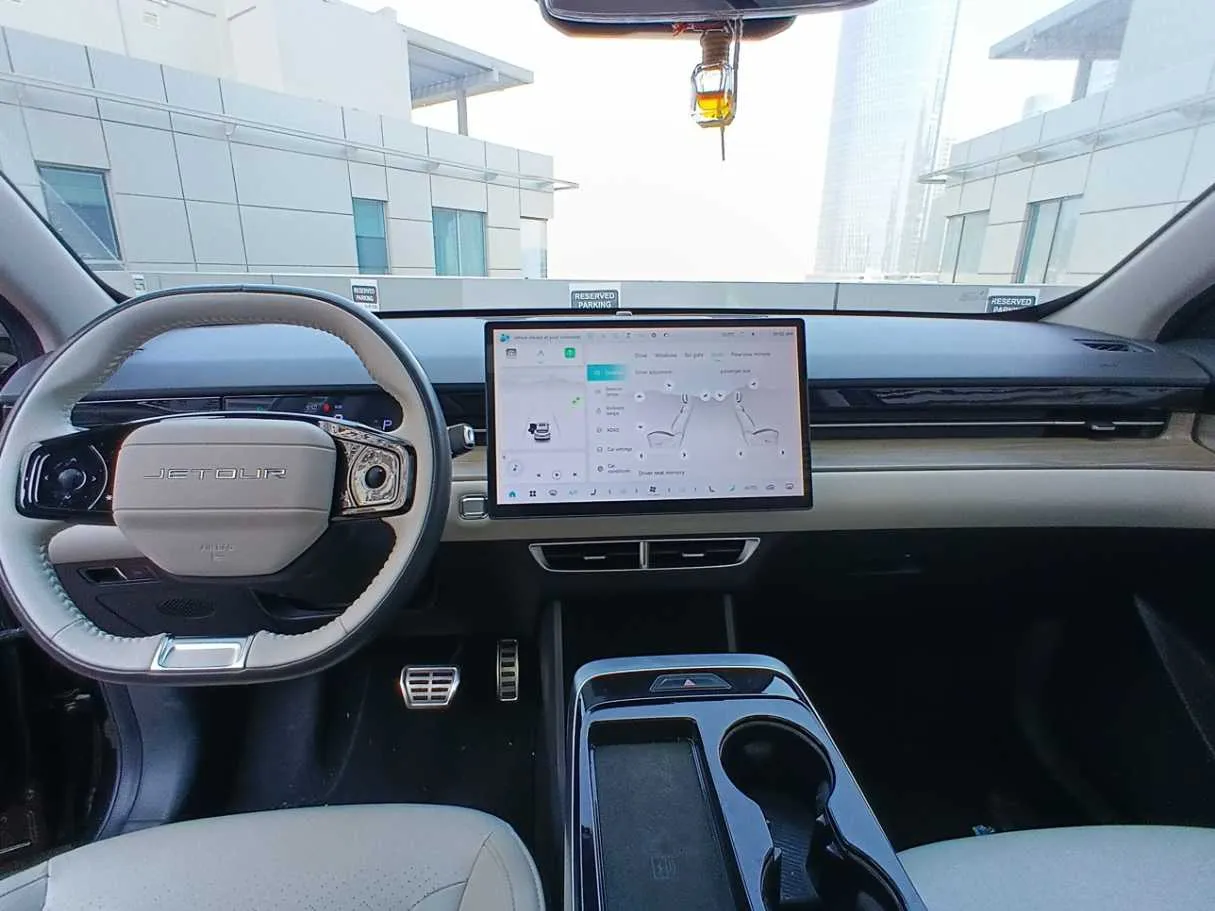 Car image 14
