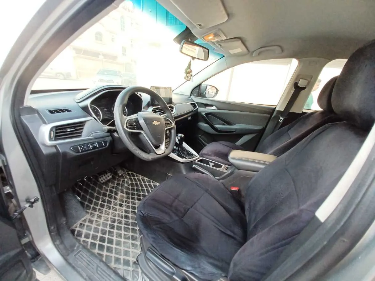 Car image 10