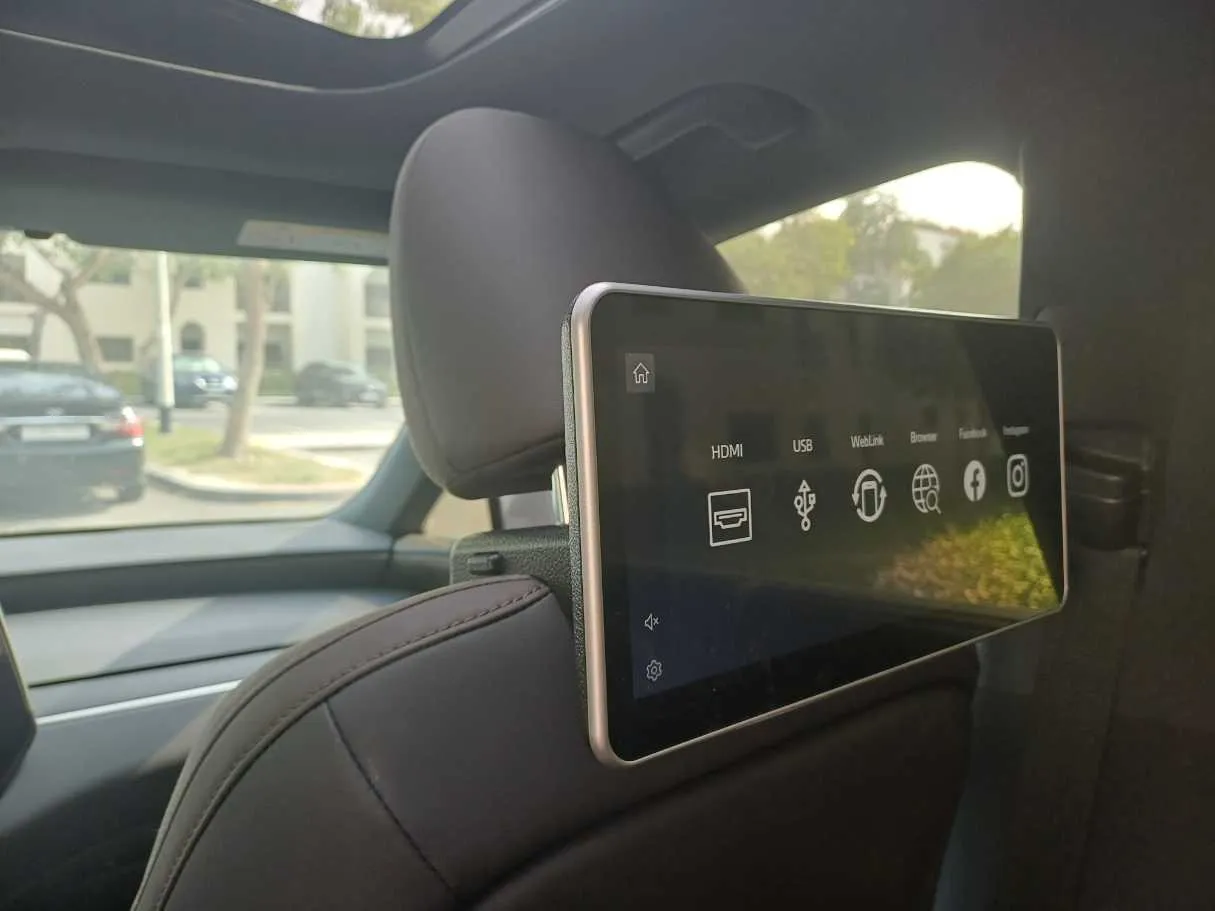 Car image 21