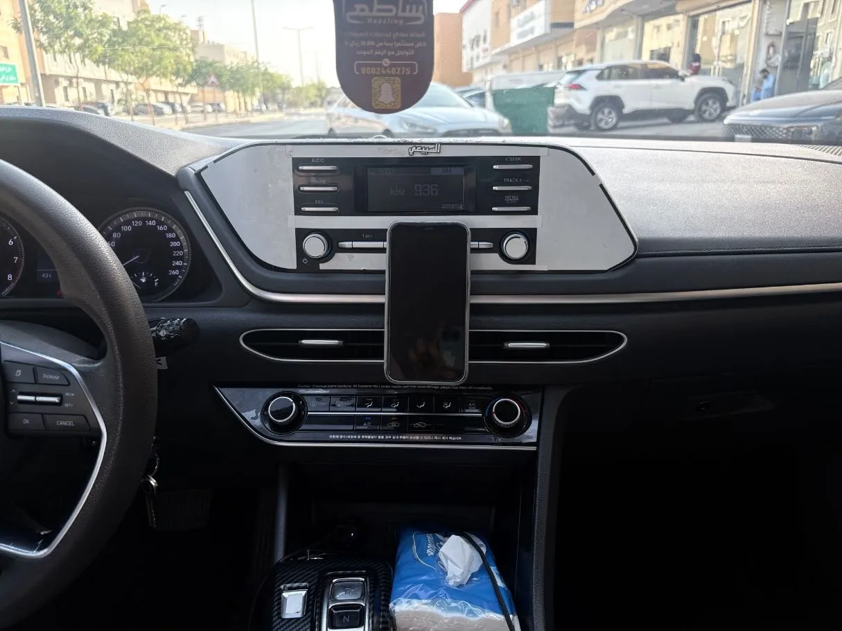 Car image 20
