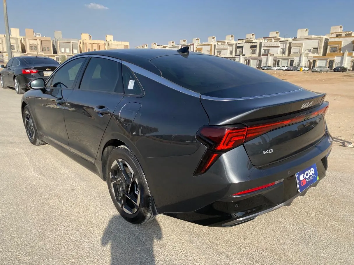 Car image 7