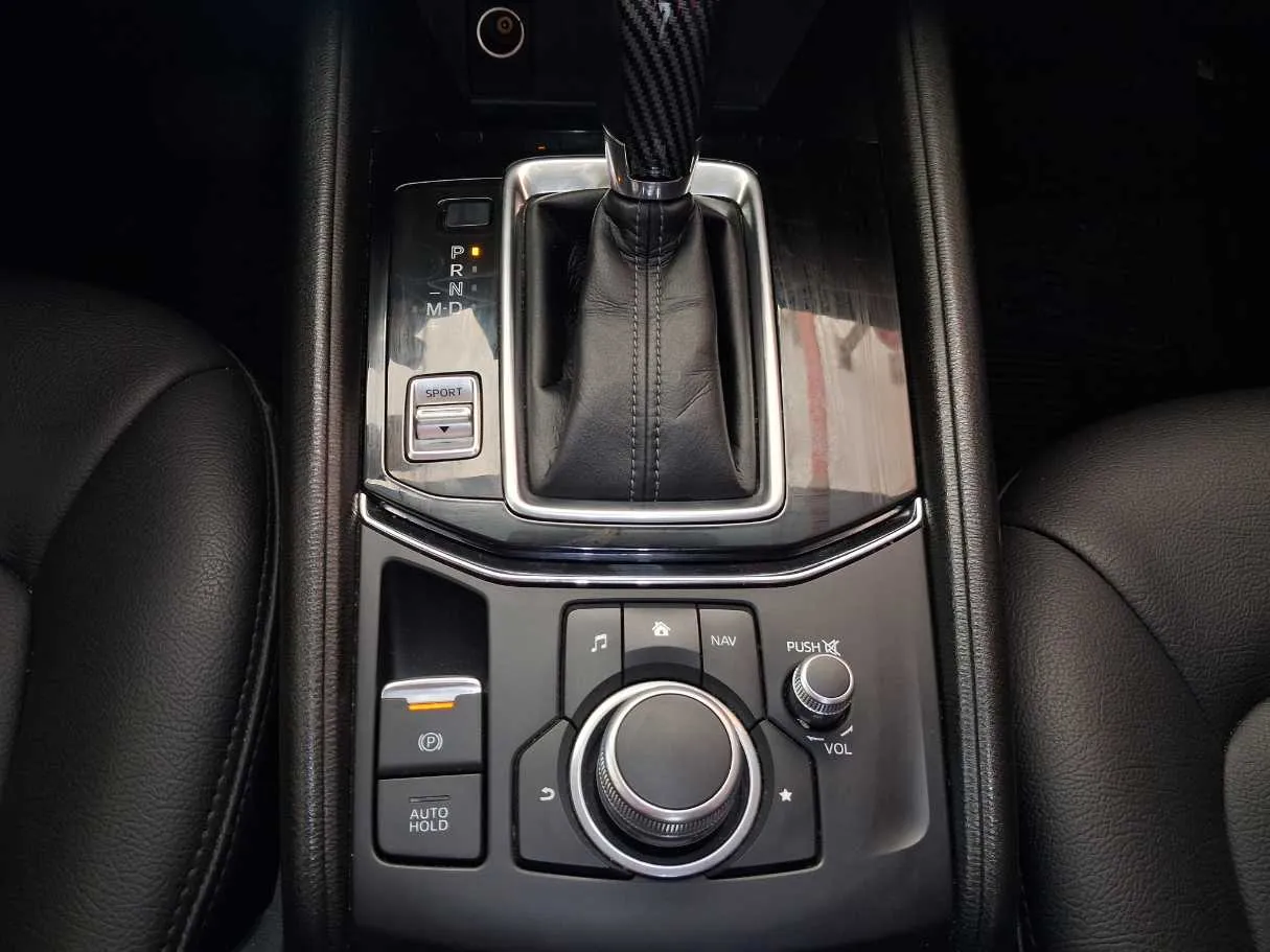 Car image 14