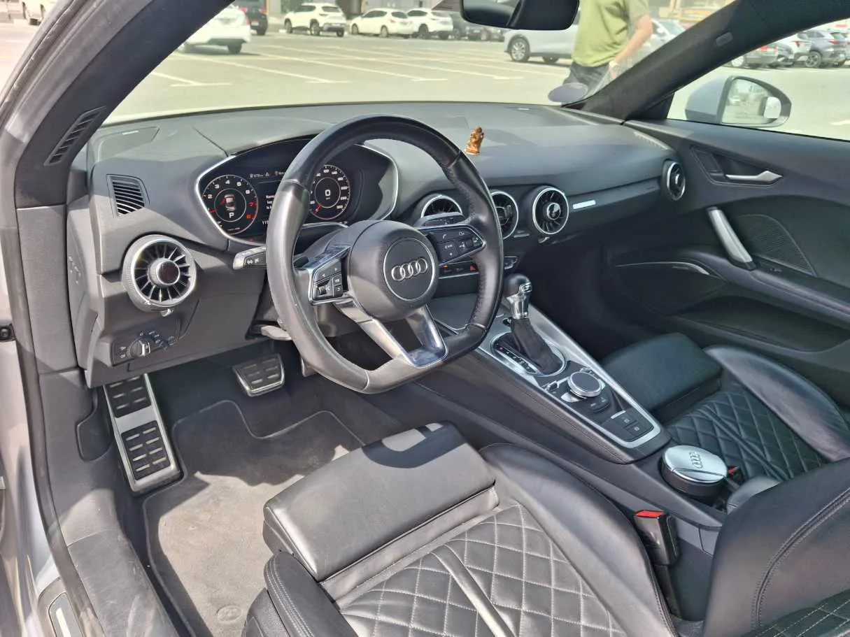 Car image 8