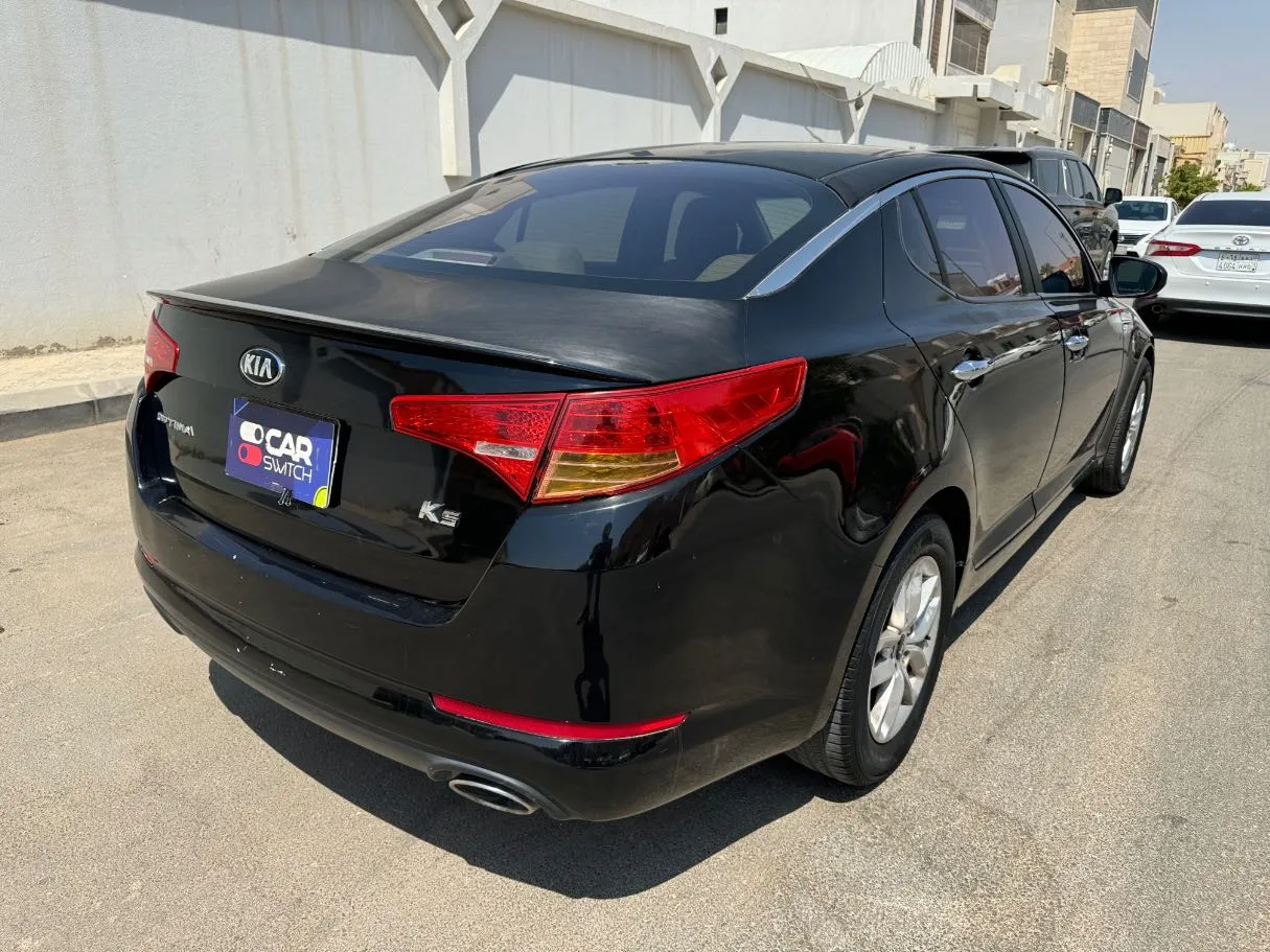 Car image 5
