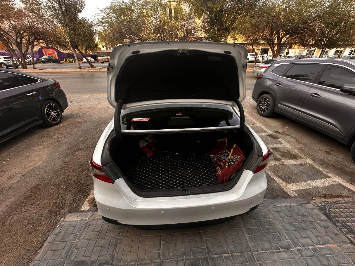 Car image 21