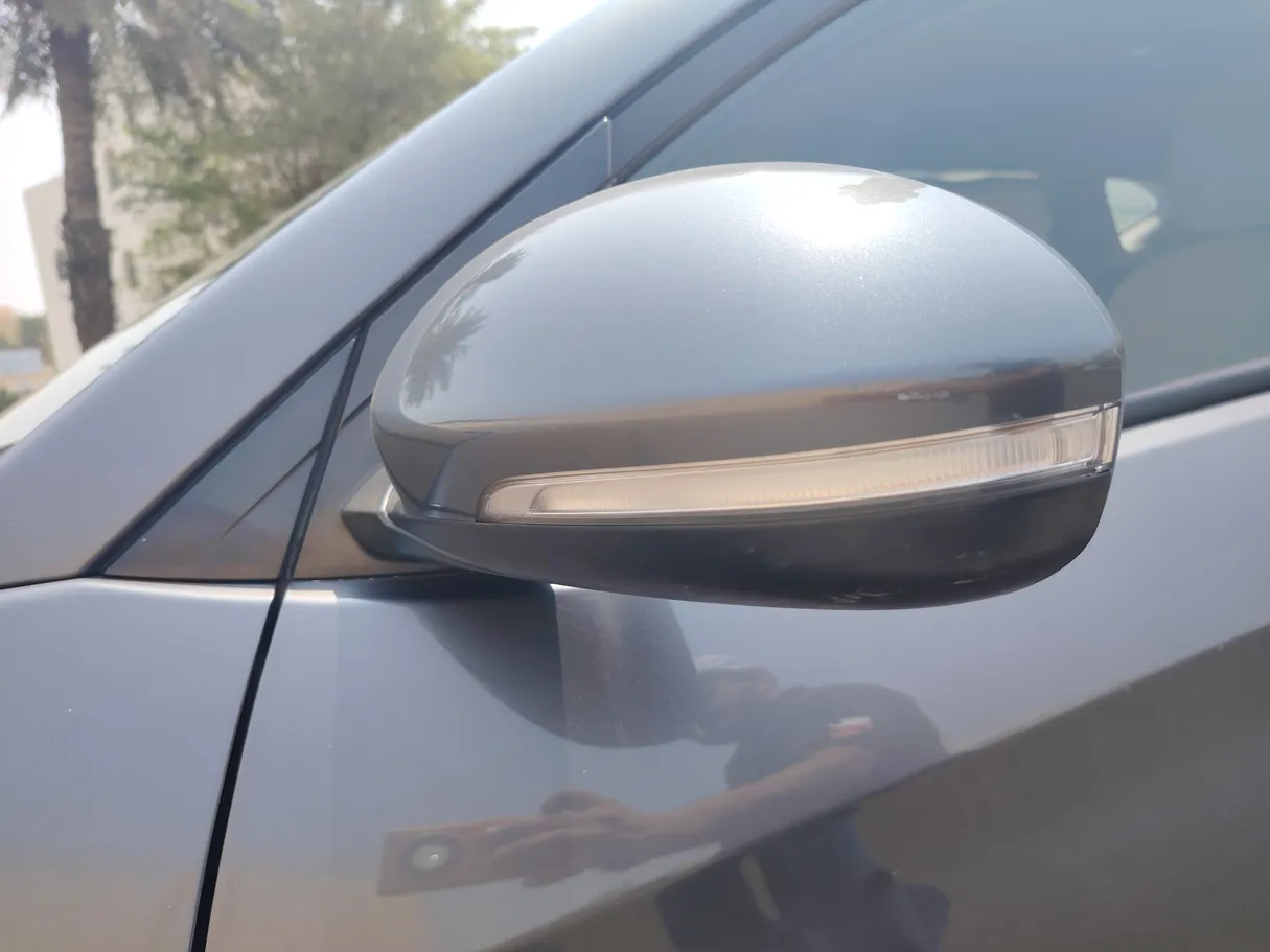 Car image 30