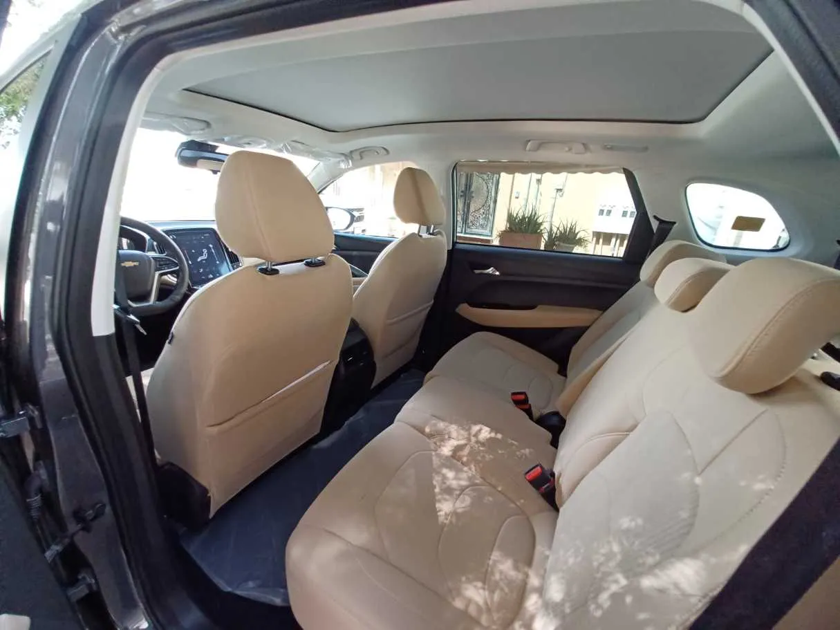 Car image 12
