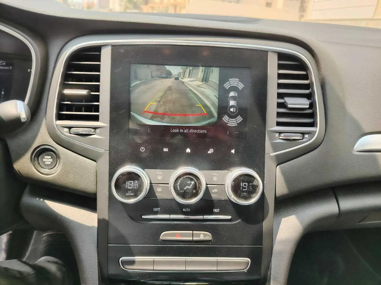 Car image 25