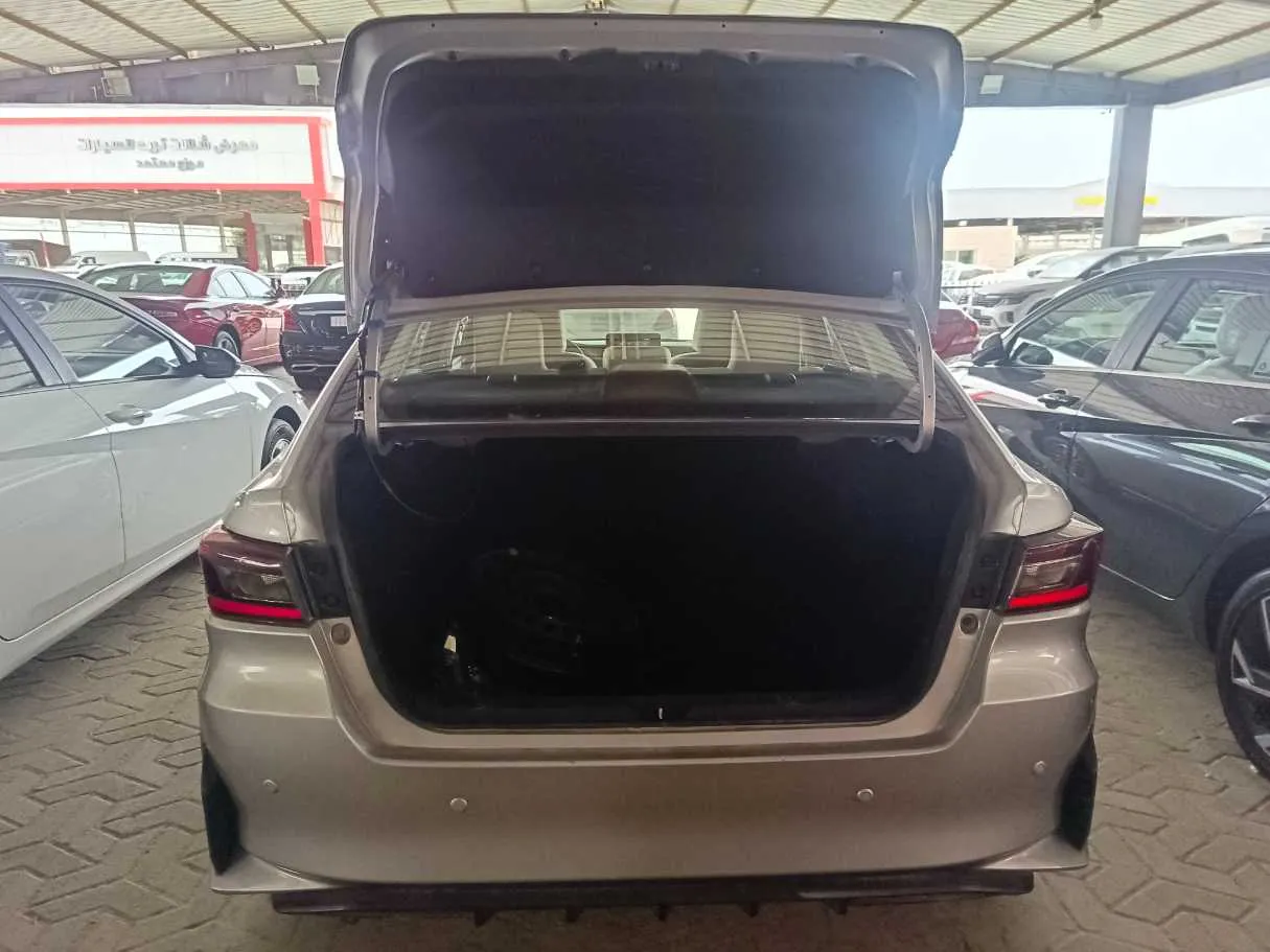 Car image 28