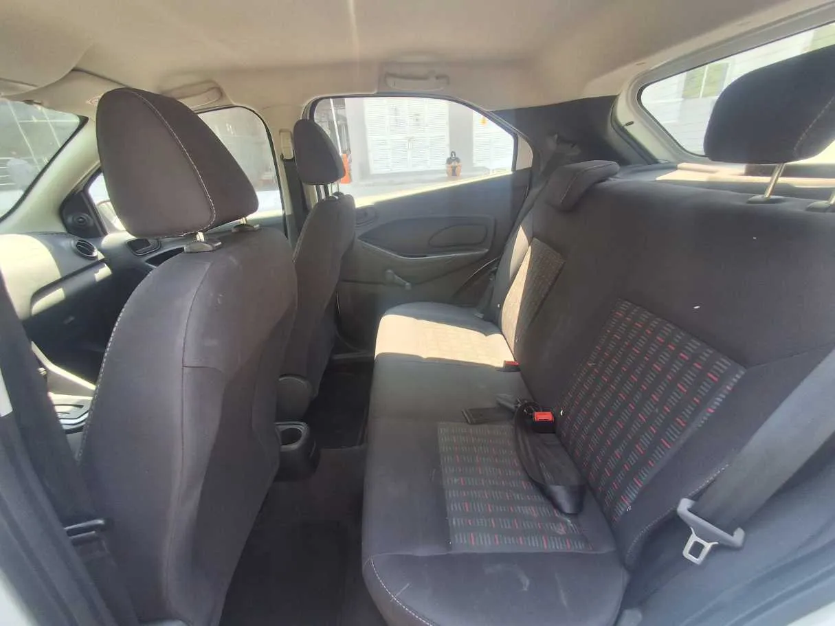 Car image 13