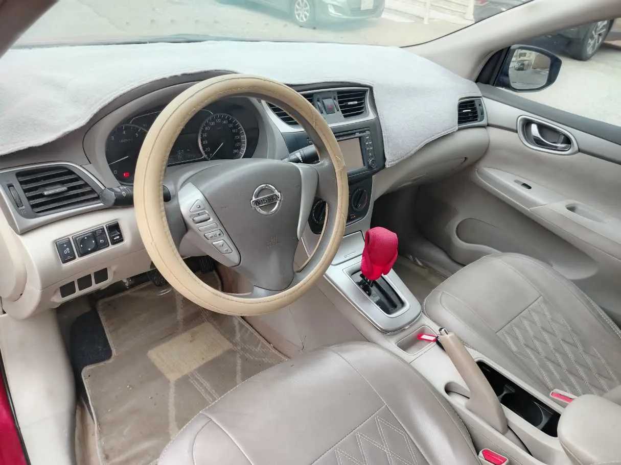 Car image 14