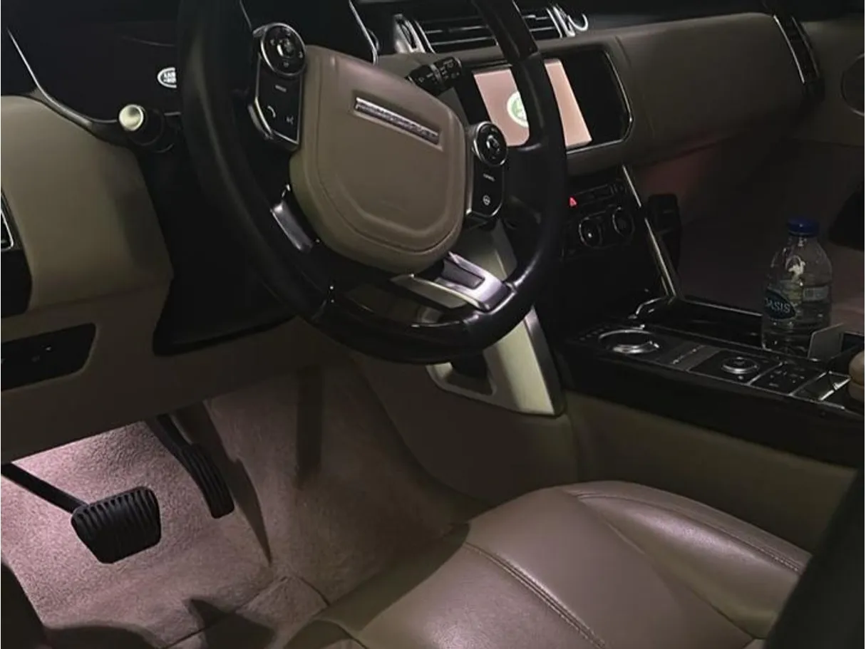 Car image 9