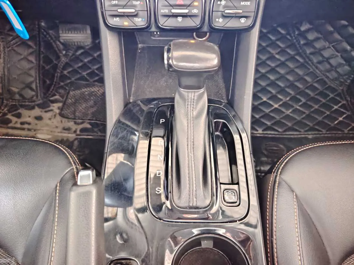 Car image 22