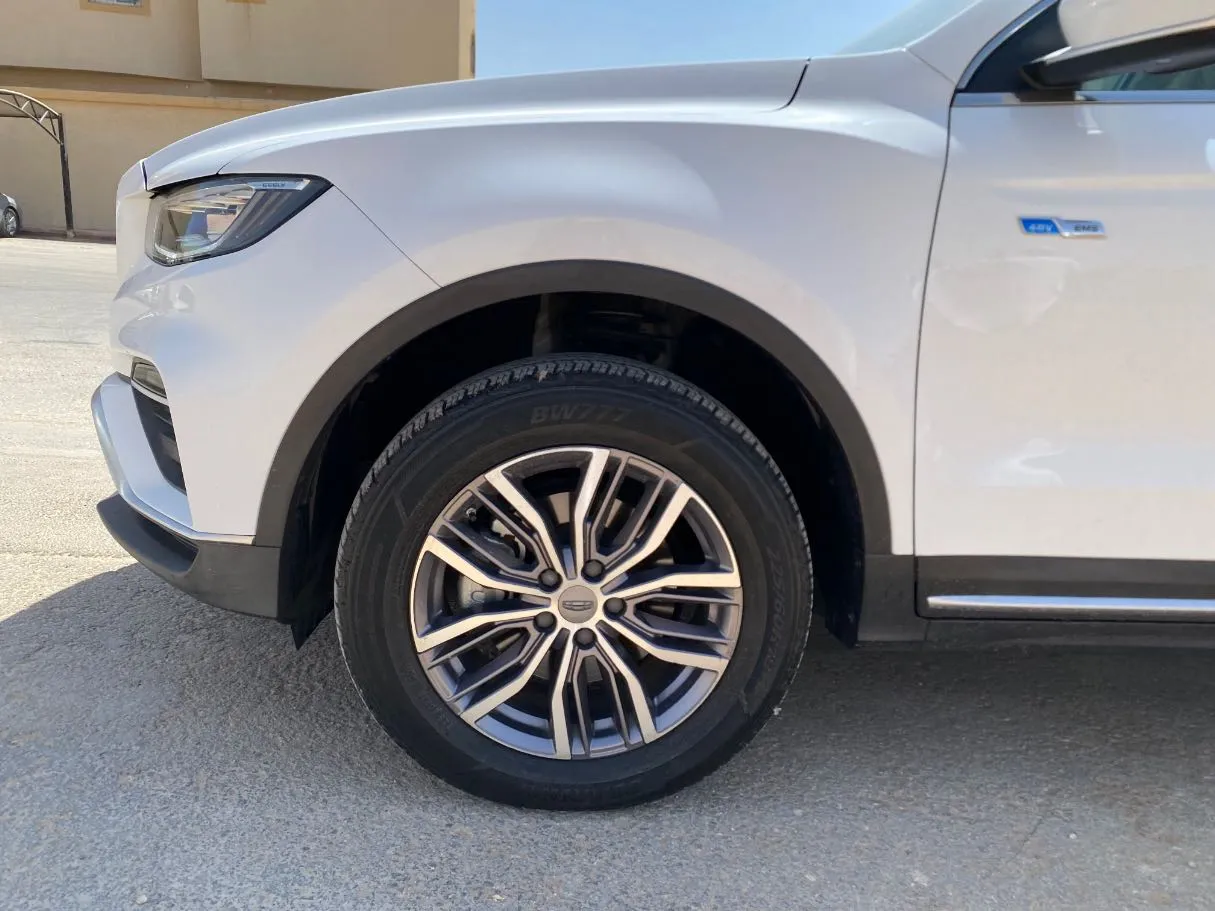Car image 9