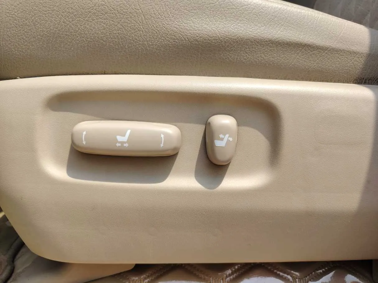 Car image 31
