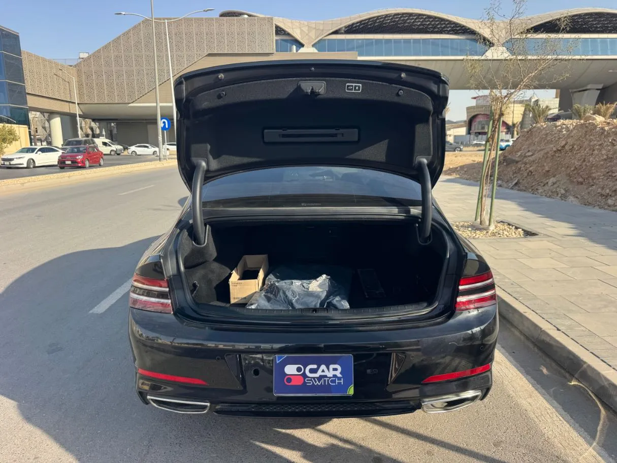Car image 19