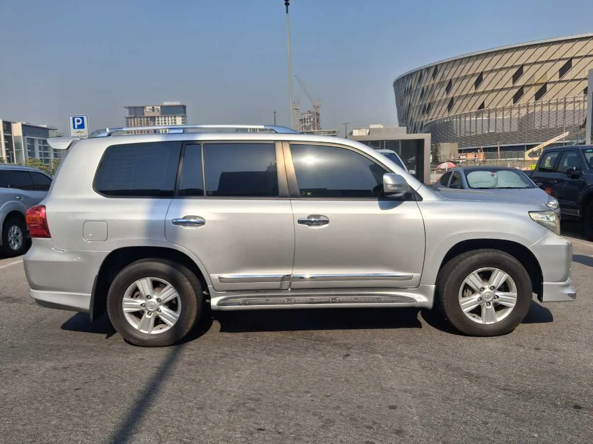Car image 8