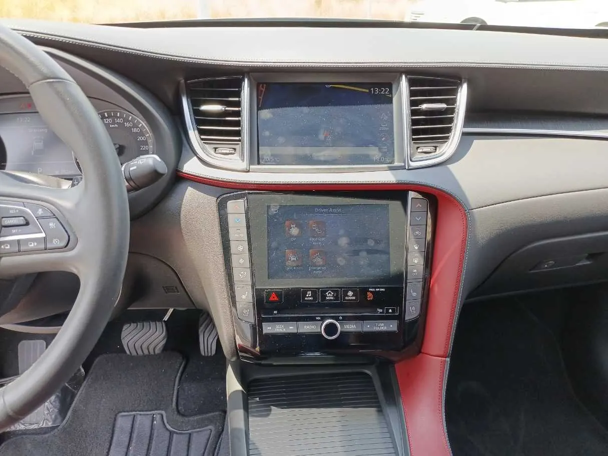 Car image 16