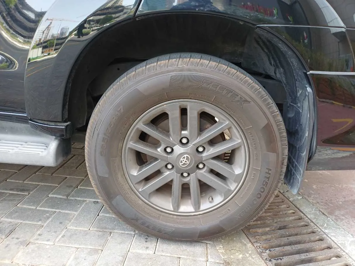 Car image 9