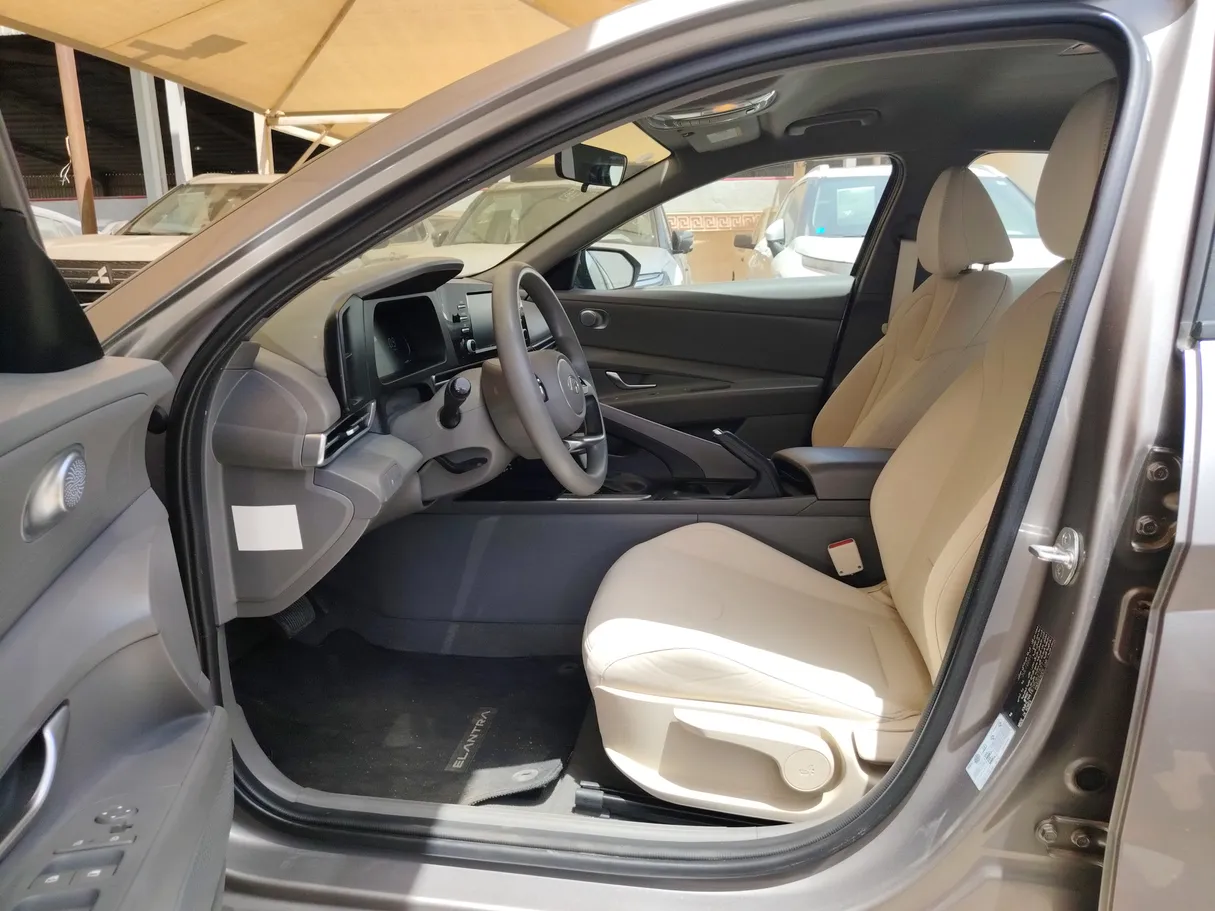 Car image 12