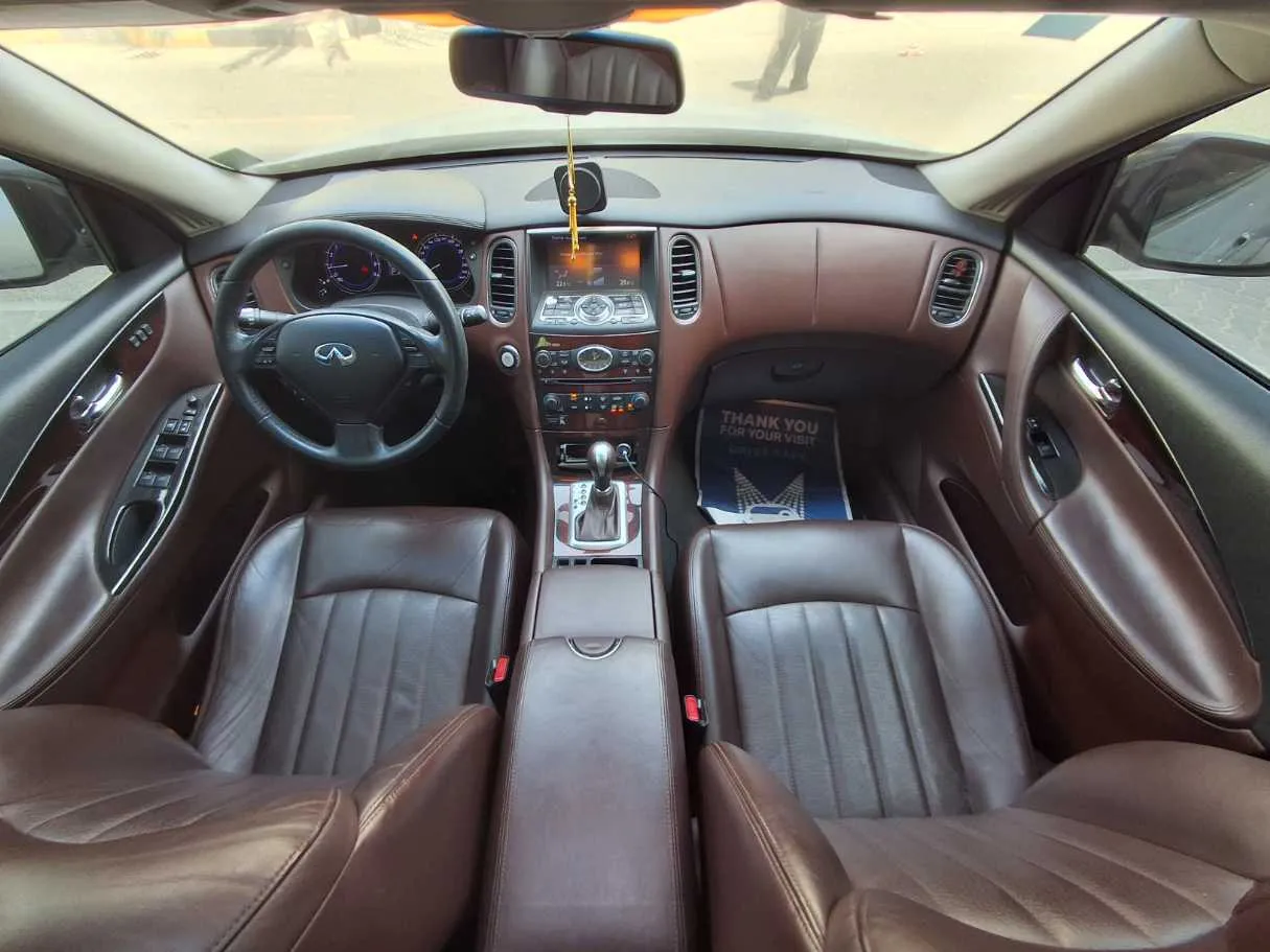 Car image 16