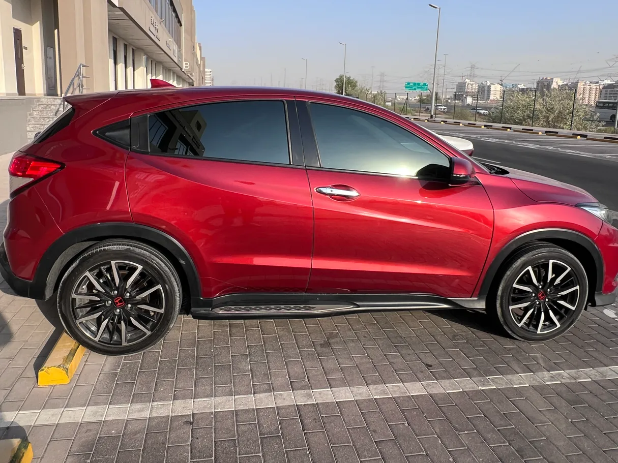 Car image 12