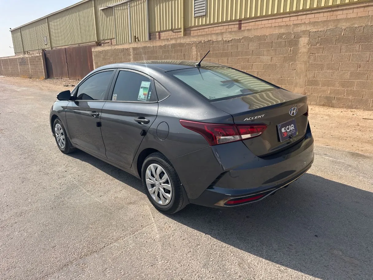 Car image 7