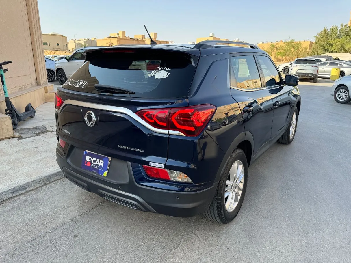 Car image 5