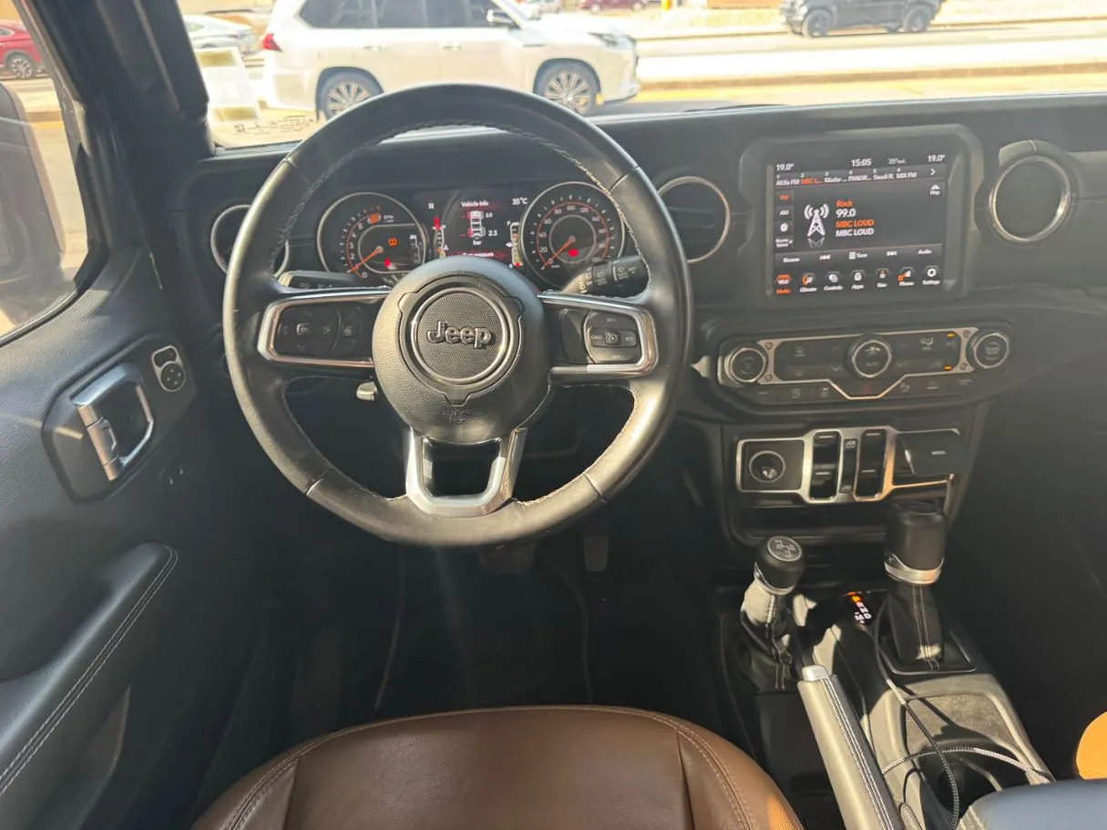 Car image 18