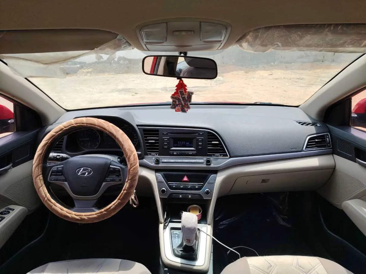 Car image 17
