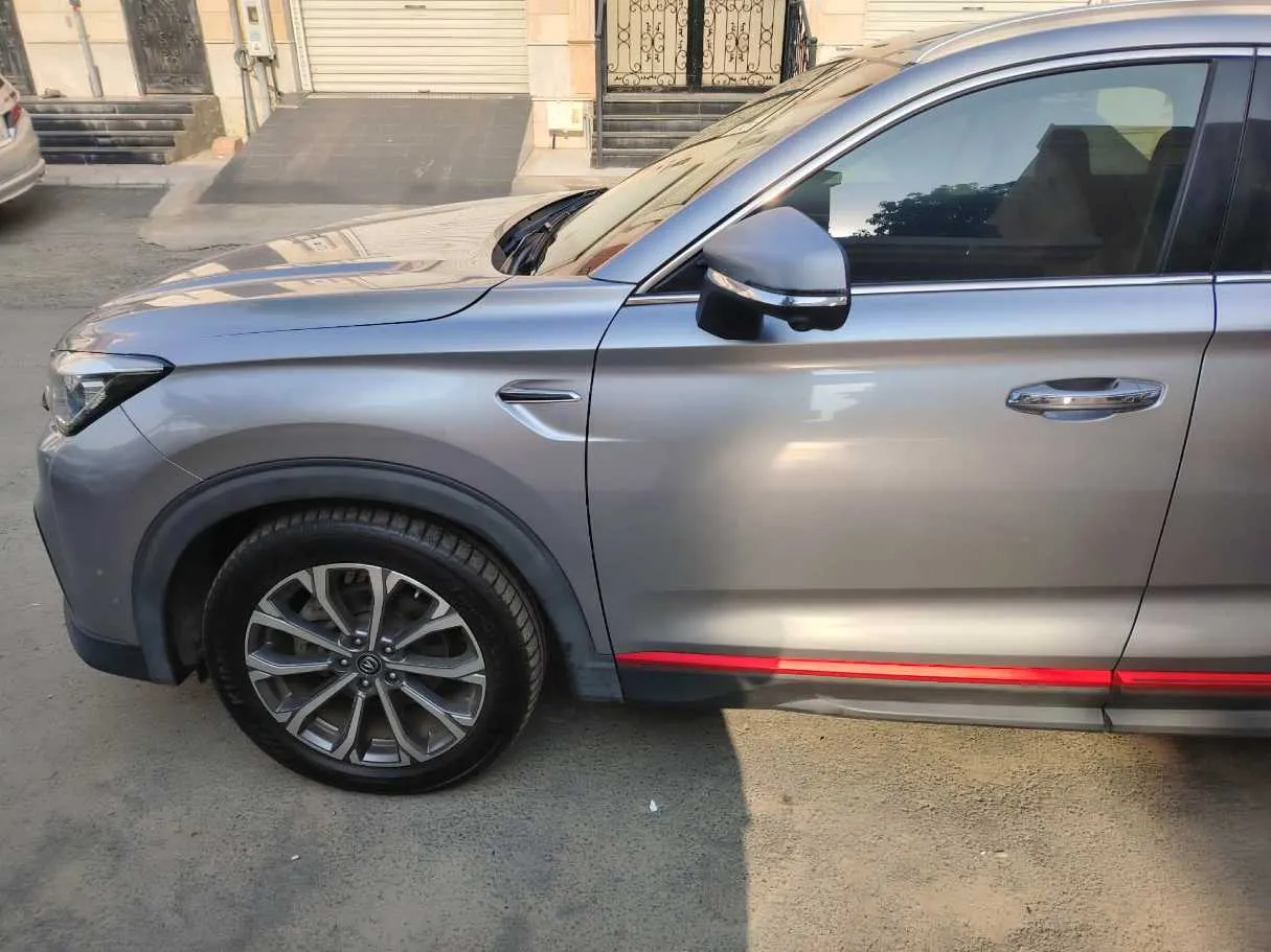 Car image 9