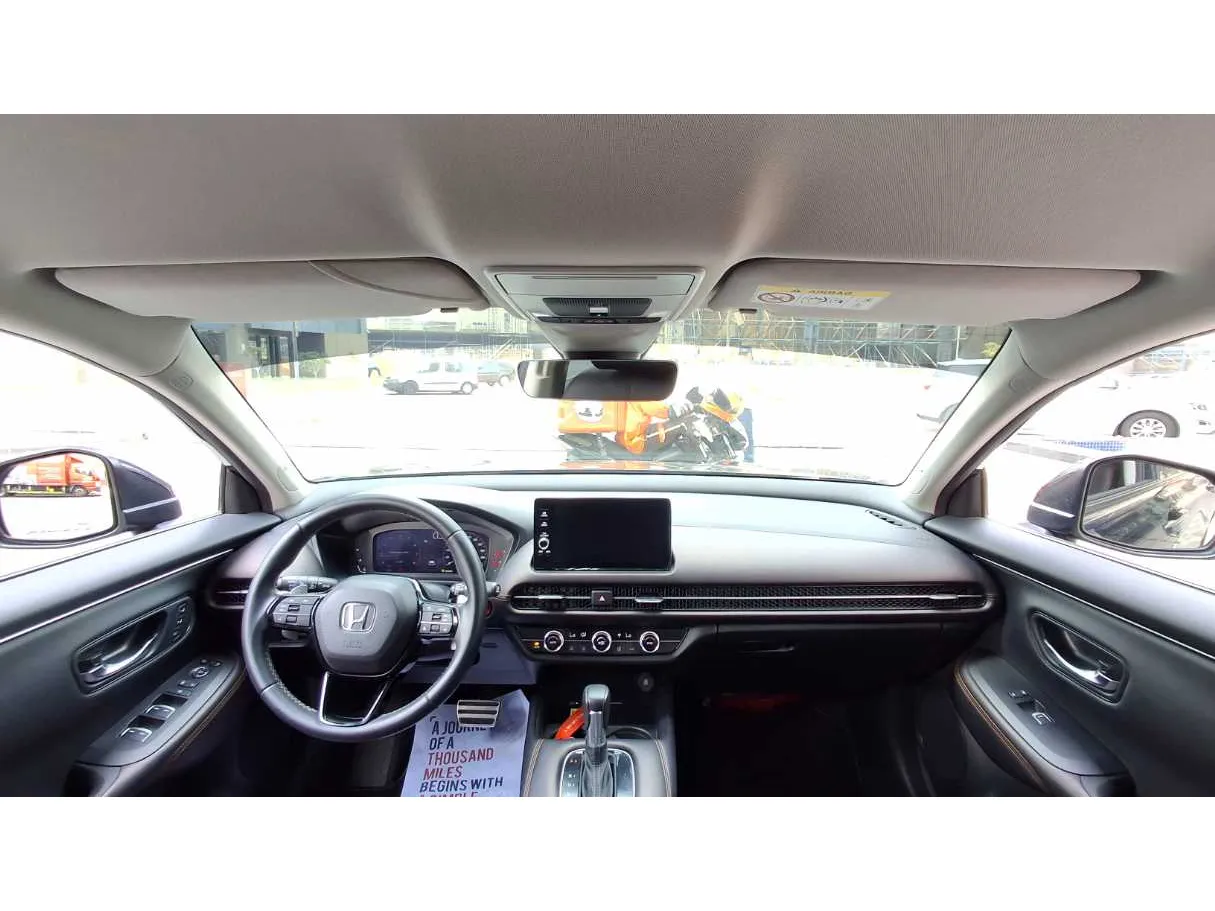 Car image 14
