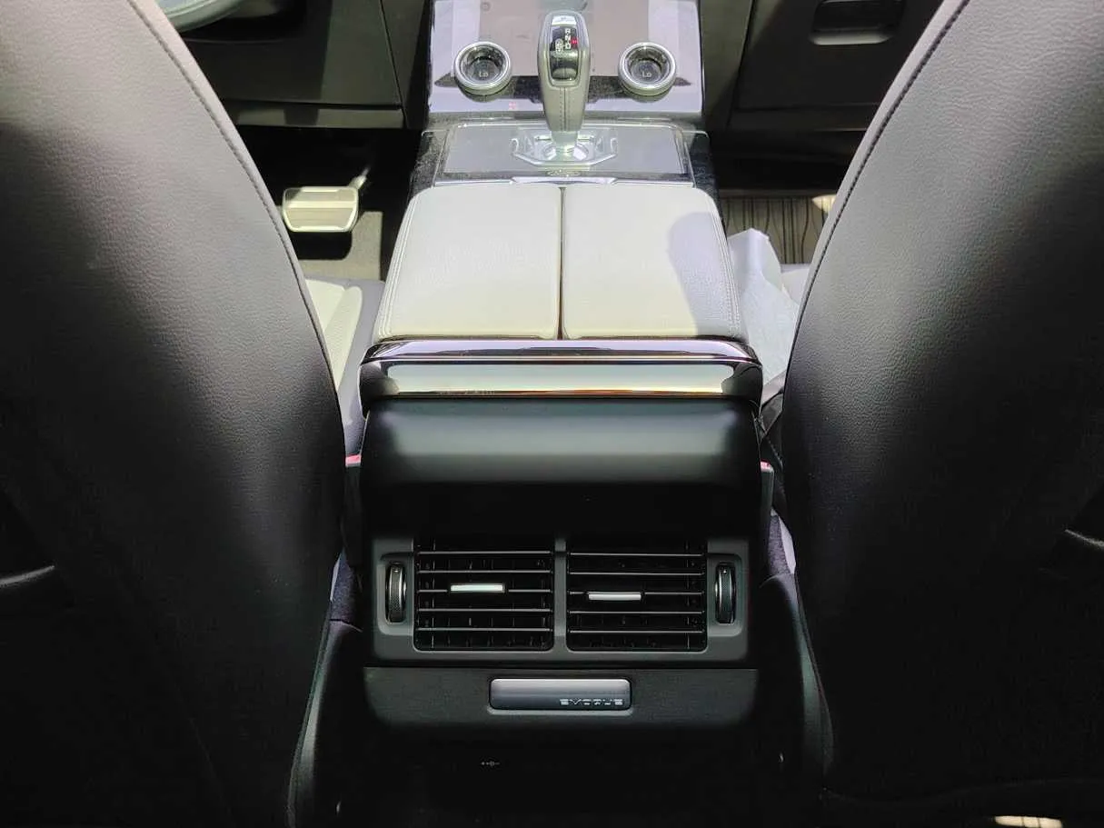 Car image 28