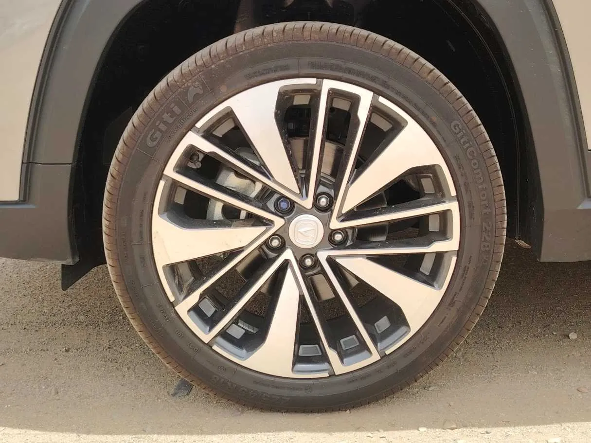 Car image 10