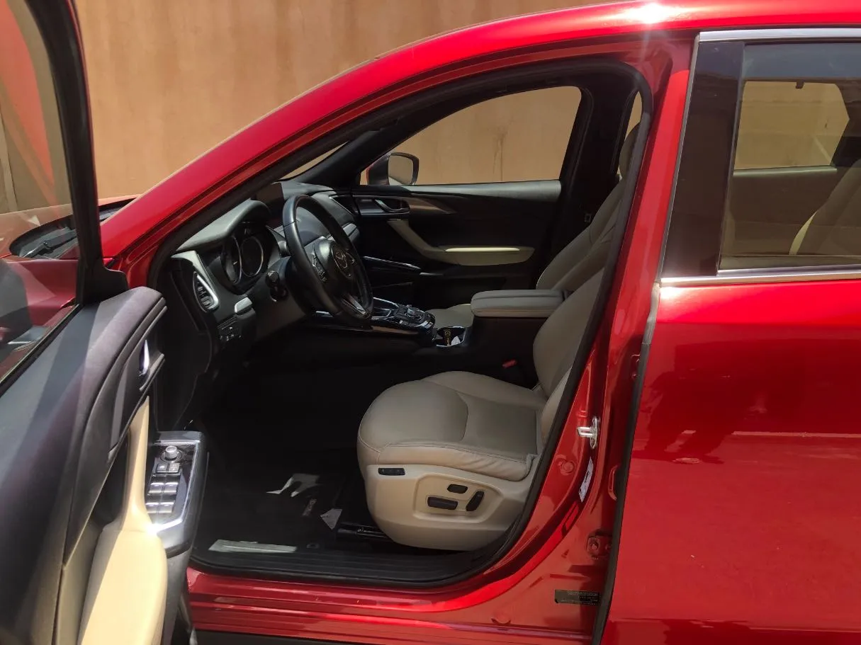 Car image 12