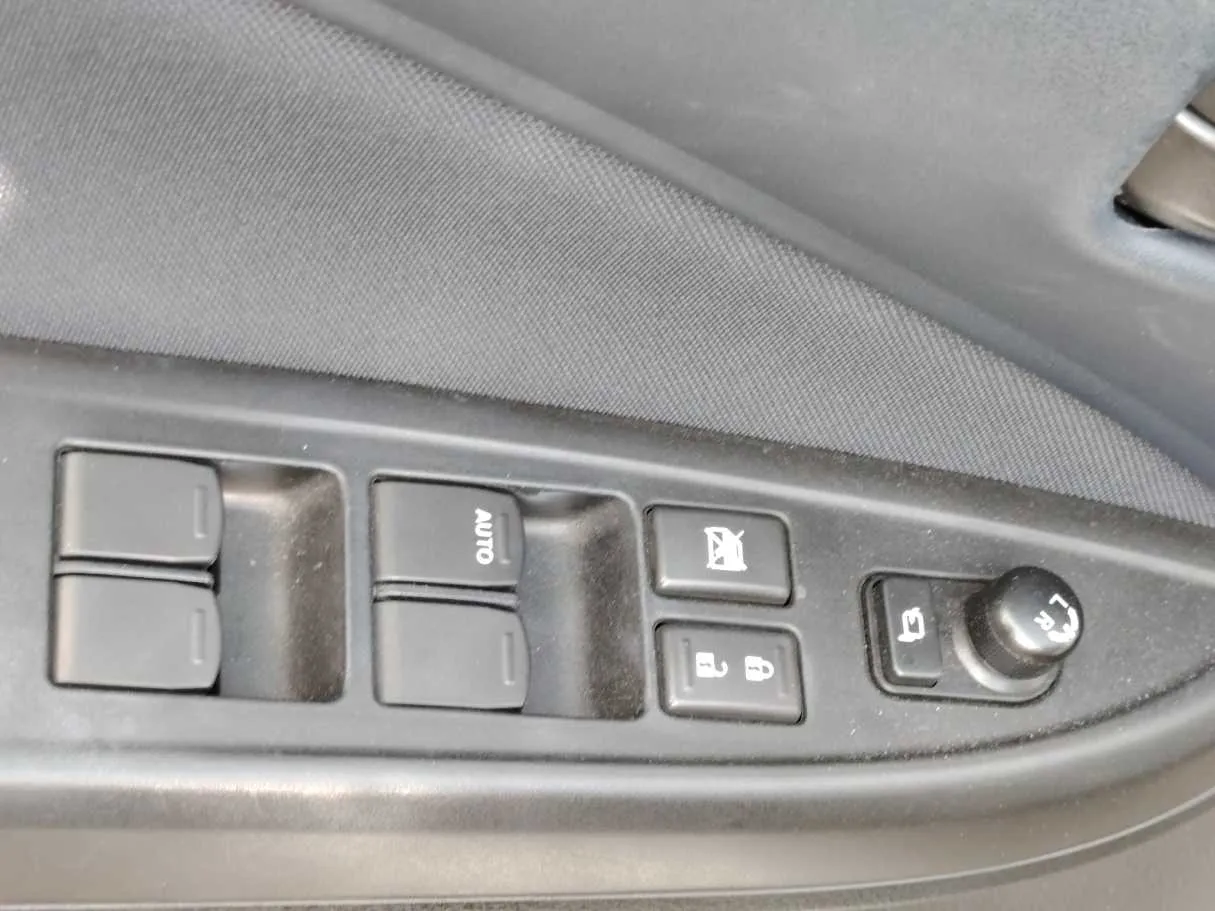 Car image 28