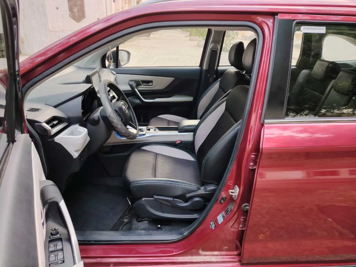 Car image 11