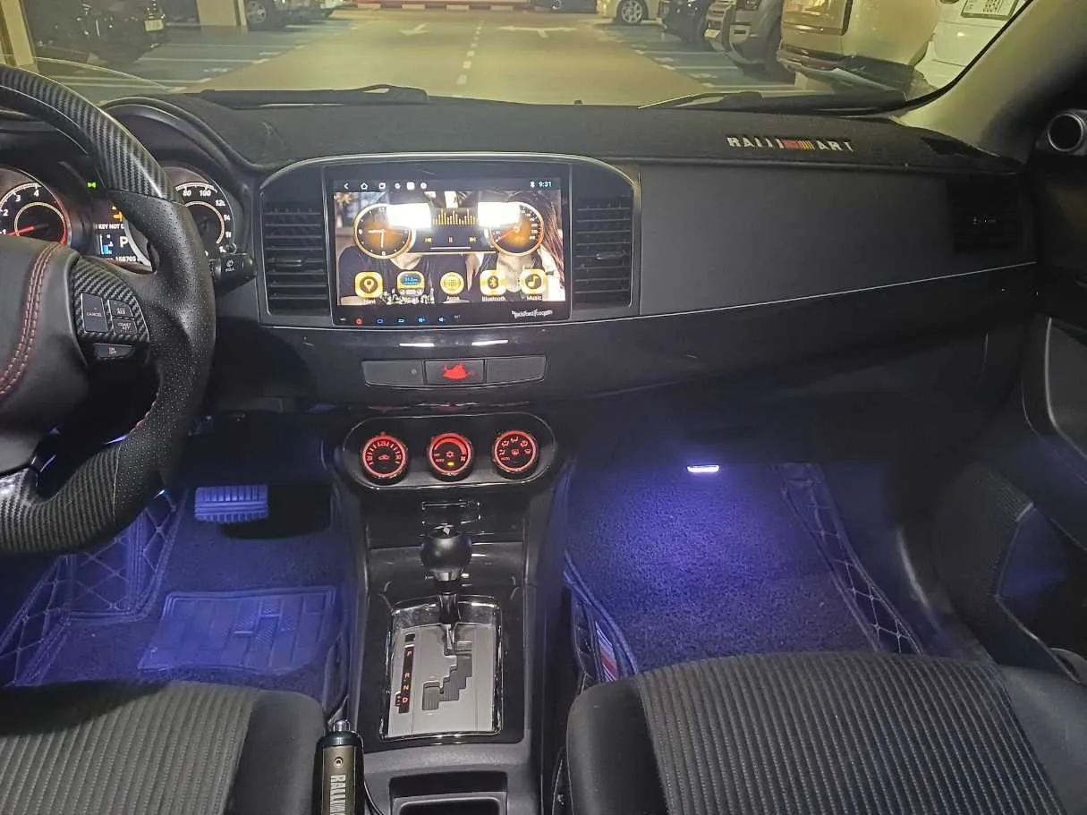 Car image 14