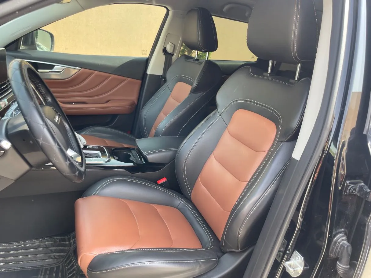 Car image 13