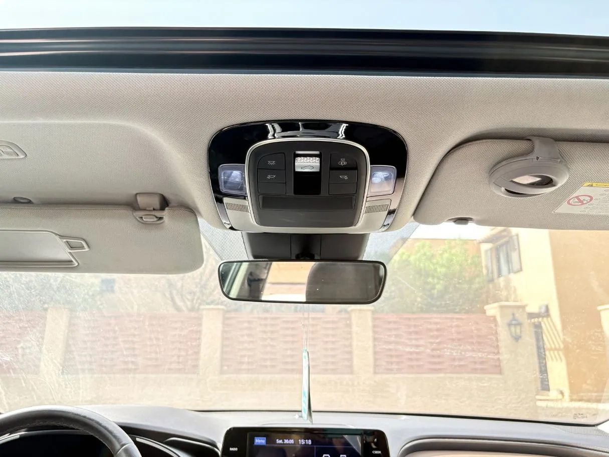 Car image 26