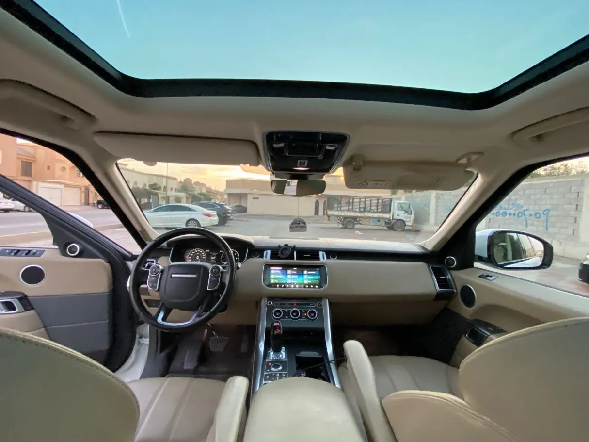 Car image 14