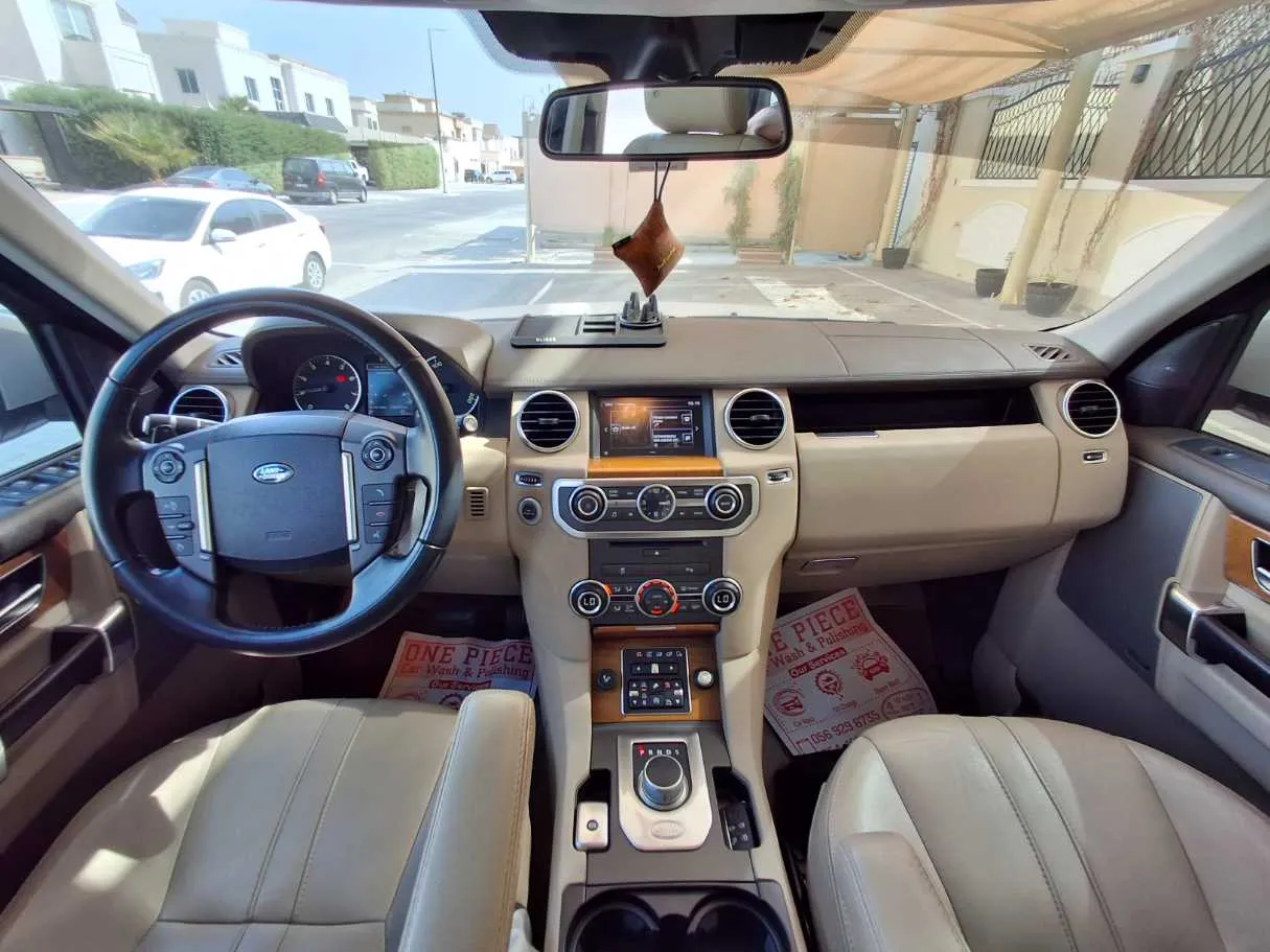 Car image 14