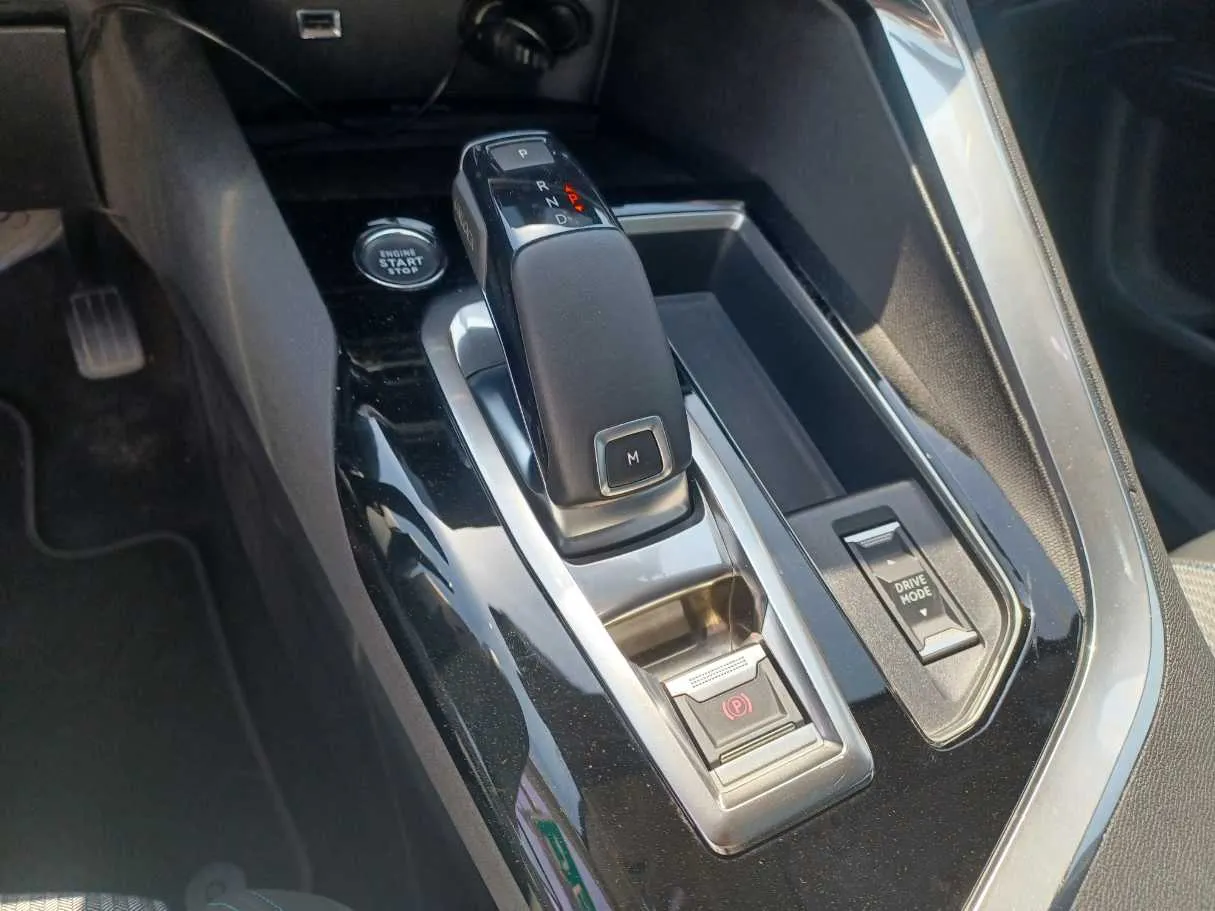 Car image 17
