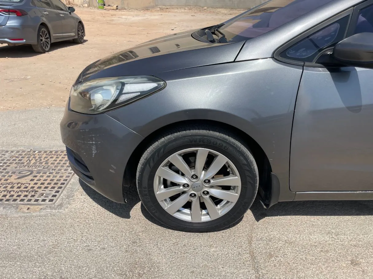 Car image 9