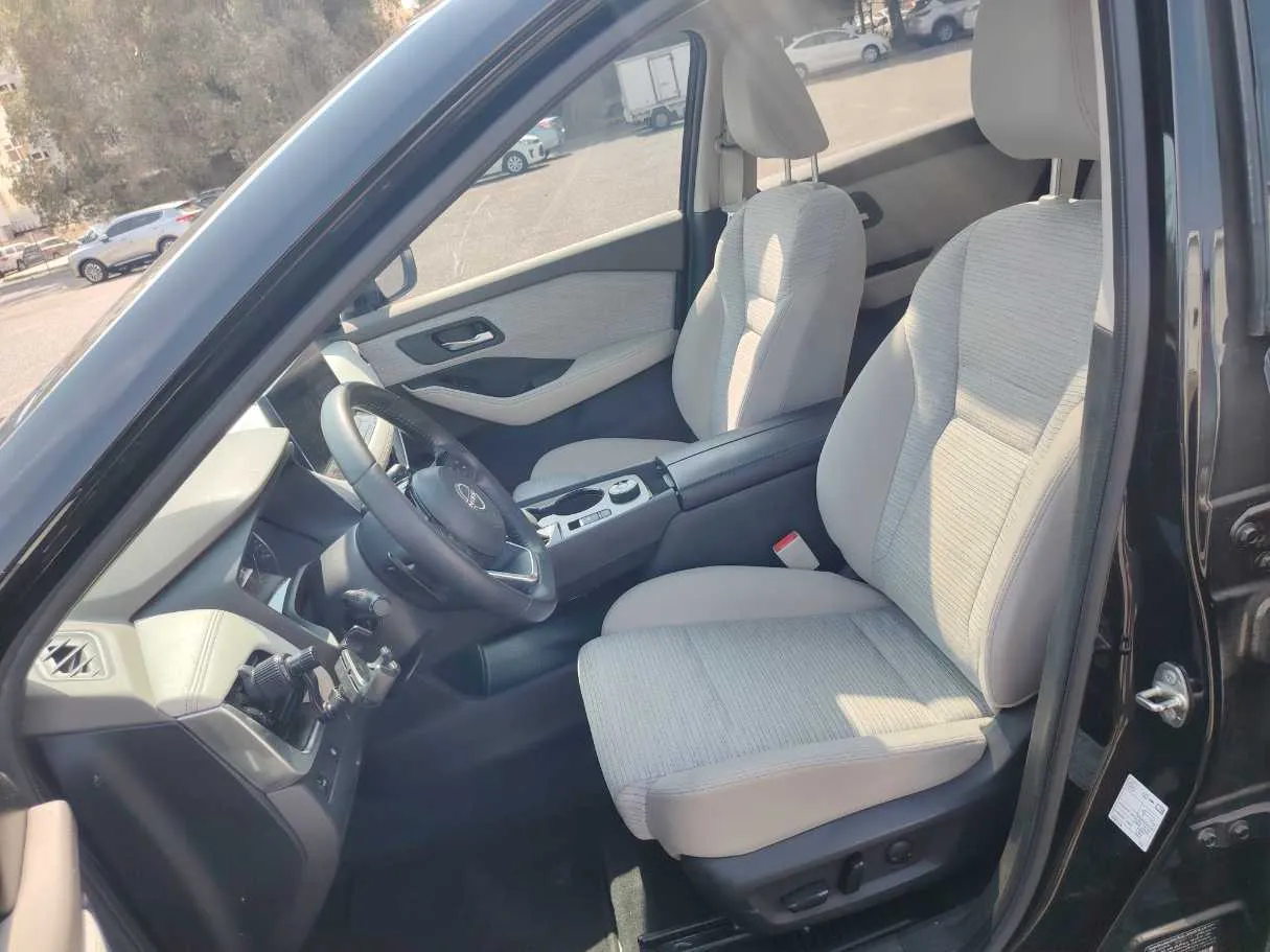 Car image 13