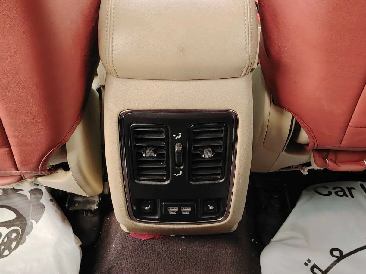 Car image 32