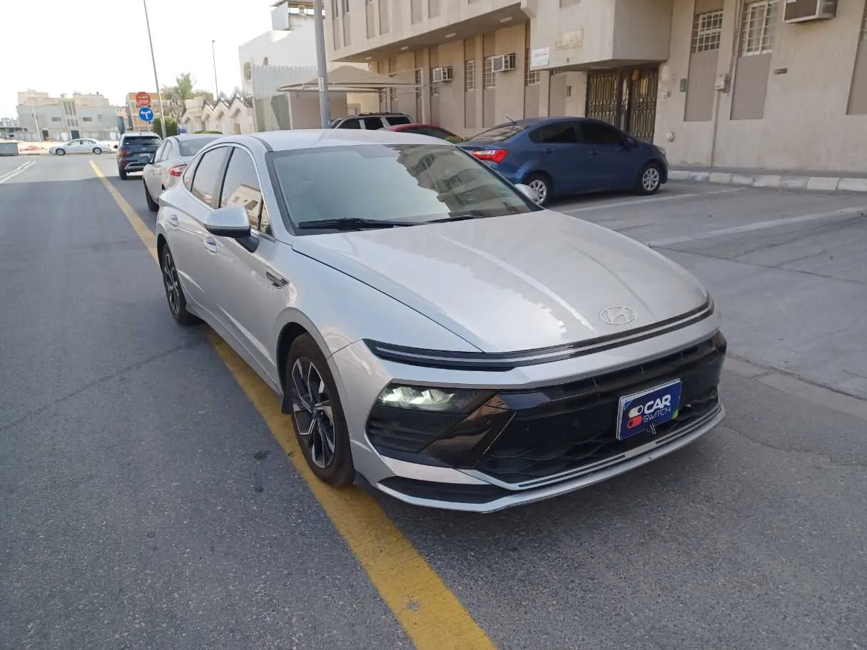 Car image 3