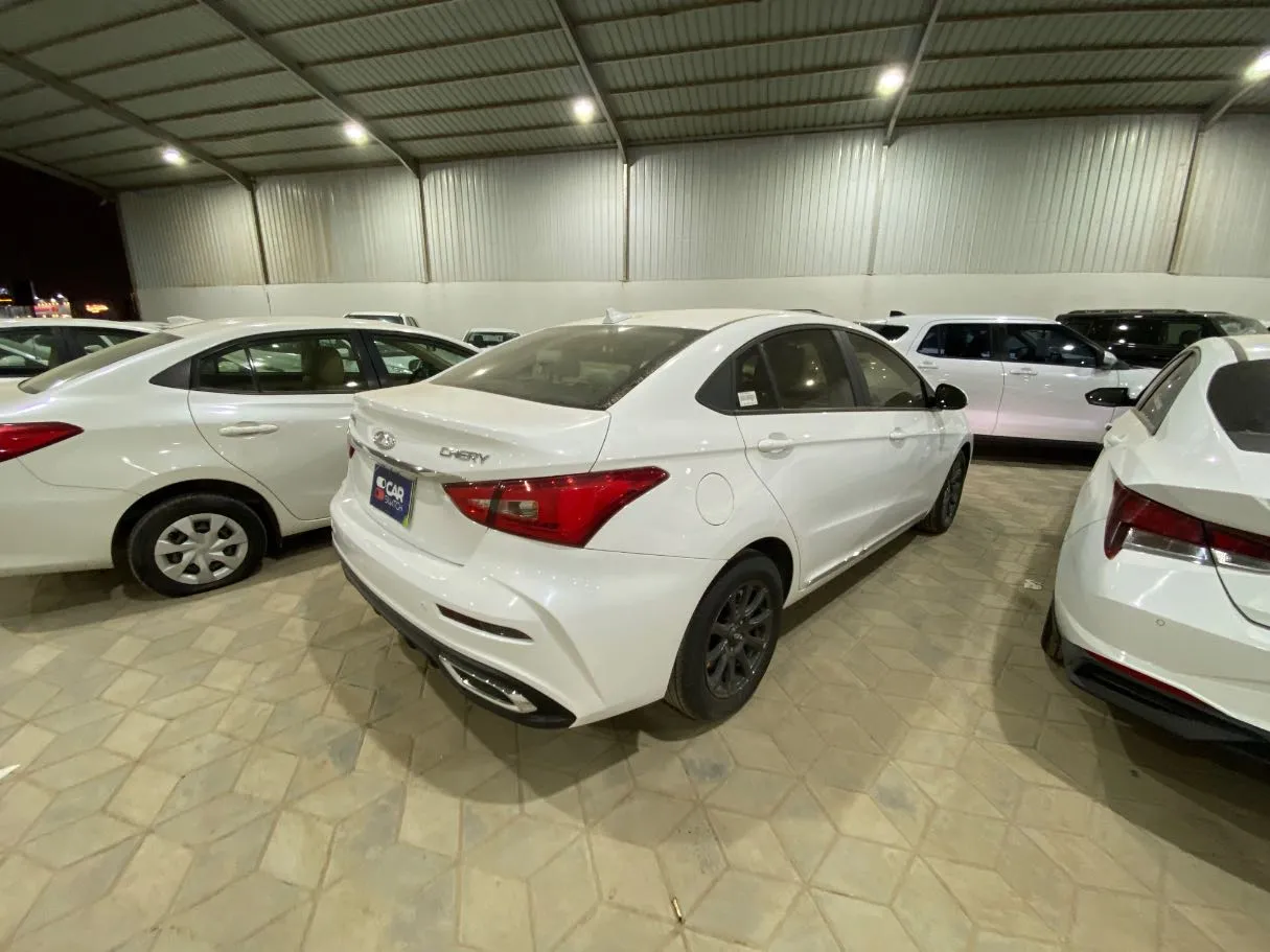 Car image 4
