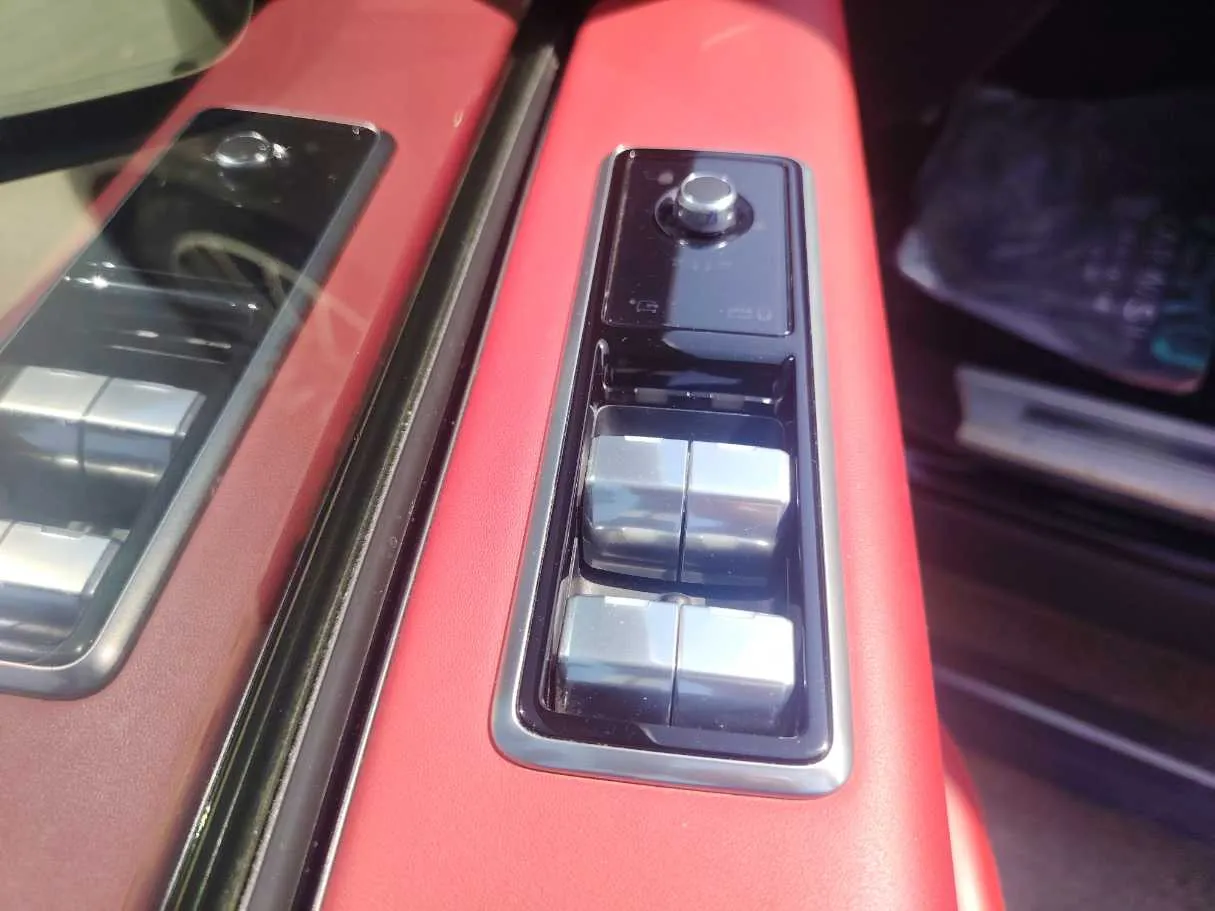Car image 28